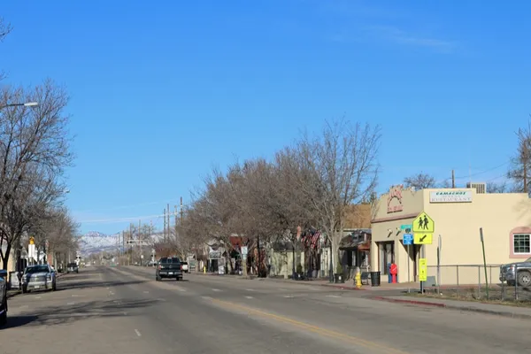 Cleveland Avenue in Wellington, Colorado looking west toward the mountains